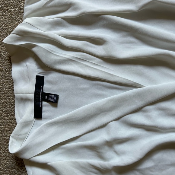 Nearly new cream/white blouse. Light & hangs nicely. White House Black Market - Picture 2 of 3
